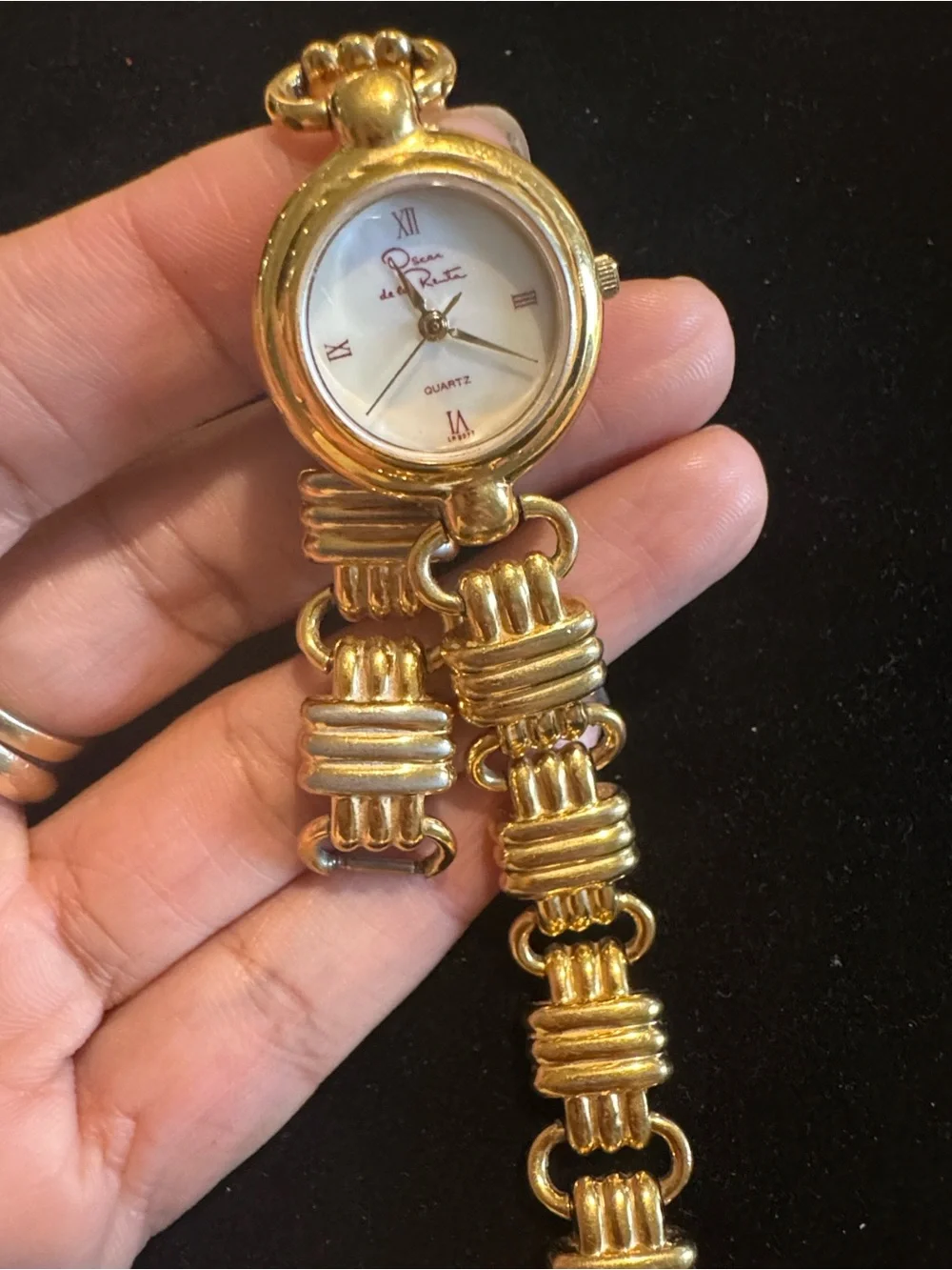 Oscar de la Renta Women’s Gold Tone Bracelet Watch White Dial Quartz Vintage